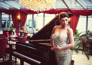 Gabriela Gini - piano and singing