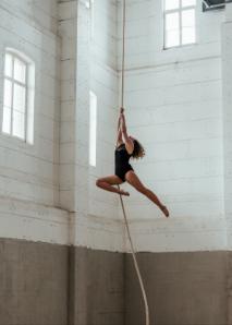 Danse verticale – acrobatie aérienne