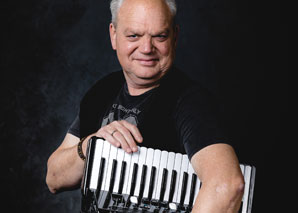 Holland in Need - Accordionist