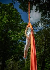 Clarissa Matter - fliegende Tänzerin am Vertikaltuch