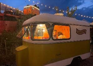 Taxi de la Vie, Live Palm Readings for Your Guests