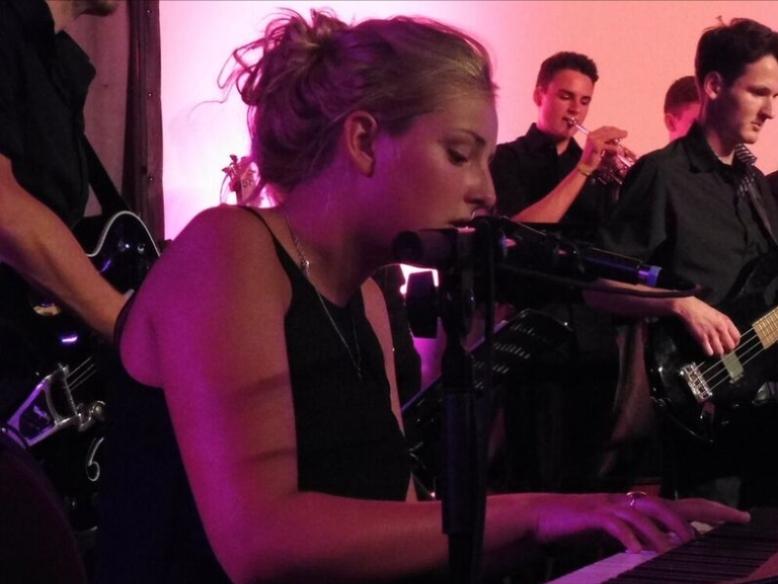 Sophia Rosenthal - Musician or DJane for your event