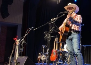 Dolli – Country Music