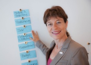 Professionelle Sprecherin als Off-Stimme