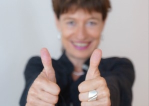 Professionelle Sprecherin als Off-Stimme