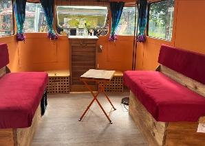 Taxi de la Vie, Live Palm Readings for Your Guests