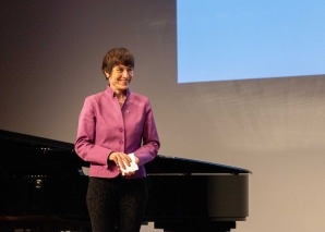 Myriam Holzner – mehrsprachige Moderation für Events