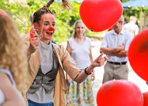 Chi Chi Clownine entführt in die Welt der Fantasie