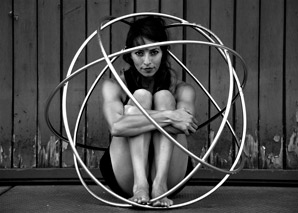 Hula-Hoop-Show - the woman with the tires