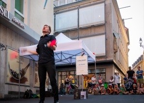 Programme pour enfants avec le jongleur du record du monde