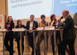 Myriam Holzner – mehrsprachige Moderation für Diskussionen und Events