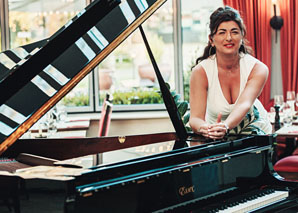 Gabriela Gini - piano and singing