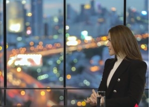 Sarah Robins - Host and presenter