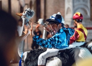 Scheppe & Boko: Men On Birds – mounted entertainment