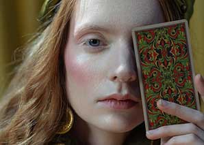 Khara la voyante – lectrice de cartes
