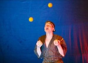 LED show with the world record juggler