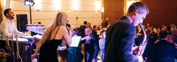 About Music – sax o’ conga mit Tanja Dankner oder Nyssina