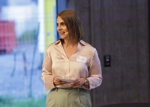 Moderator for business, society and sport